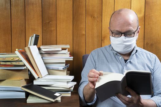 reading a book during the social separation maintenance period for coronavirus