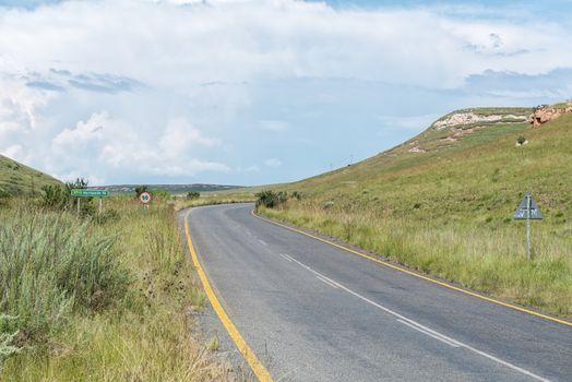 The landscape on road R712 near Glen Reenen in Golden Gate