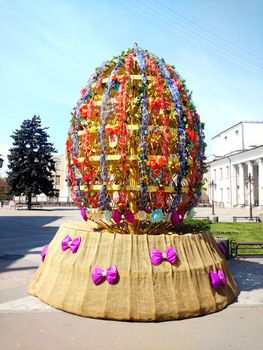 On the eve of Easter decoration in the form of a festive Easter egg.