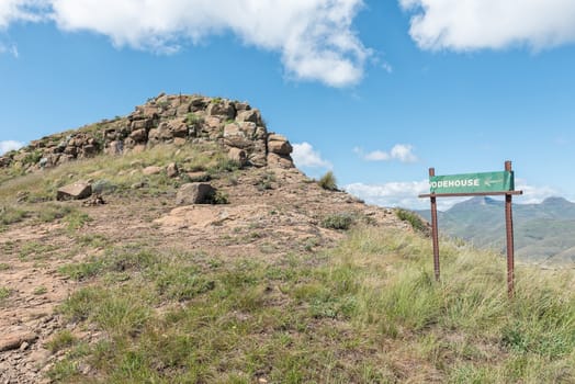 Directional sign at Wodehouse Peak on the Wodehouse trail at Golden Gate