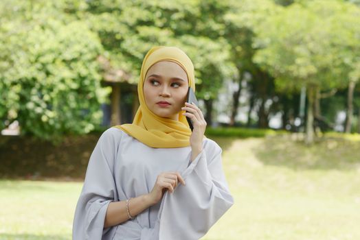Muslim women received scam call, phishing alert concept.