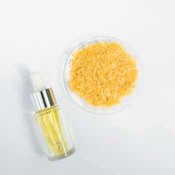 Organic Carnauba Wax come in the form of hard yellow flakes and is widely used in cosmetics as an emulsifier or as a thickening agent for lipstick, eyeliner, mascara, eye shadow, foundation, deodorant