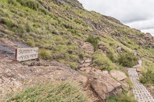 A directional sign on the Sentinel hiking trail to the Tugela Falls