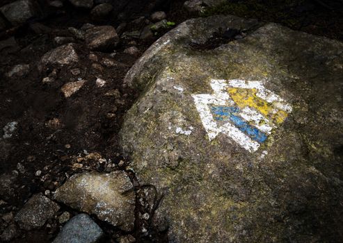 landscape detail two arrows painted on stone