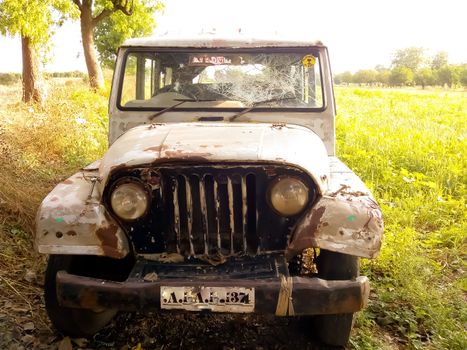 Accident jeep image in india.