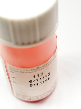 Expiry date printed at the side label of plastic medicine bottle