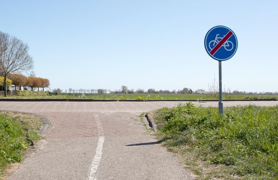 B40 - End of bicycle zone. Road sign indicating the end of the obligatory cycle path or lane, reserved for cyclists