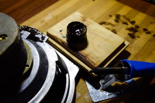 Repair of acoustic dynamics, ration soldering wire on the speaker. Nickel cobalt speaker 25gd-26