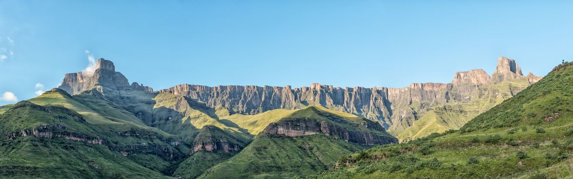 A panoramic view from the Tugela Gorge hiking trail towards the Amphitheatre