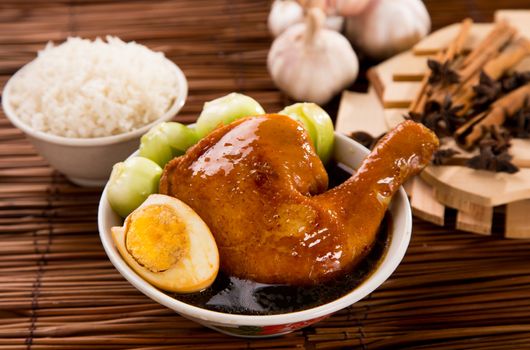 braised chicken serve with wihte rice