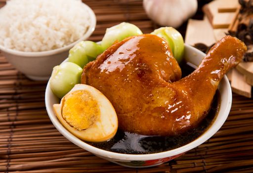 braised chicken serve with wihte rice