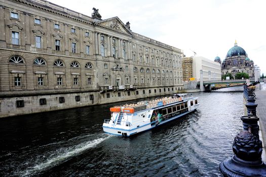 View from Nikolai quarter to the Berlin cathedral with stables, boat and Spree