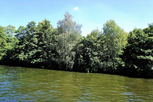 River Spree in Berlin looking like rural nature