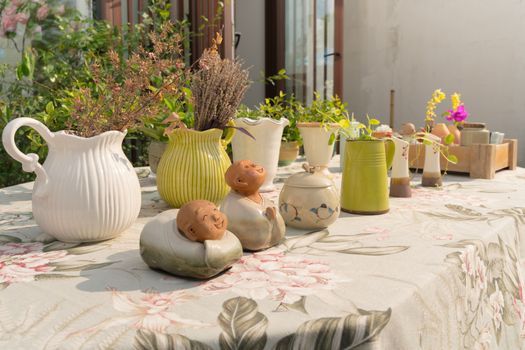 multi flower pots on the flower sheet desk