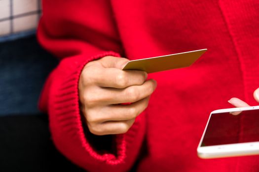 the woman is holding the credit card for online shopping for family new year gift