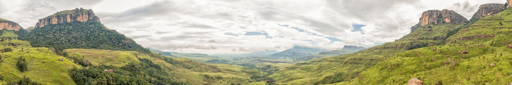 180 degree panorama of the view from Lookout Rock. Gudu Falls, Gudu Forest ,Ploughmans Kop, Mahai valley and Dooley Hills are visible