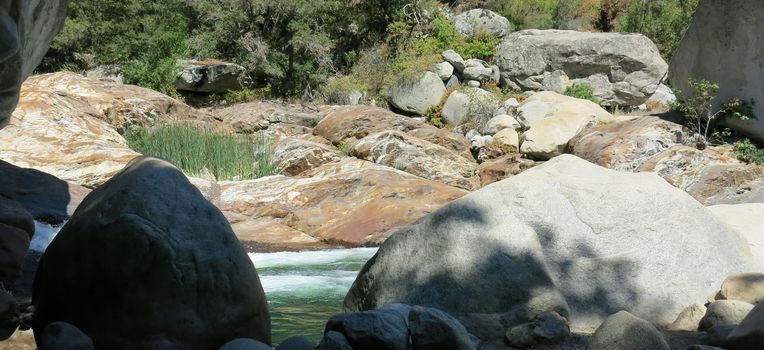 Many large boulders surround a river bed inside Sequoia National Forest.