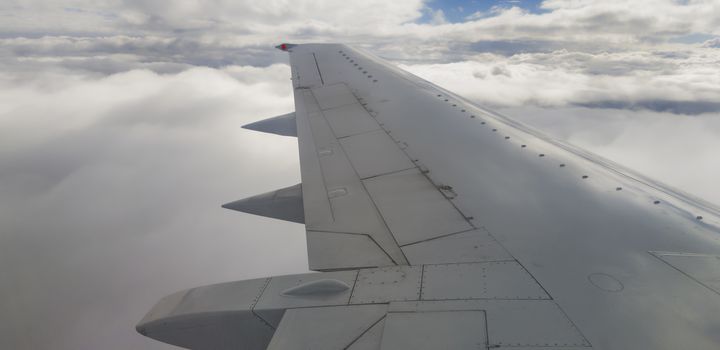 View from the plane to the wings and cloud layers.