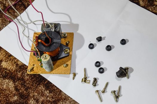 Acoustic filter in a music column. Electrical circuit of a magnetic coil, capacitor and resistance. Repair of acoustic dynamics, ration soldering wire on the speaker.