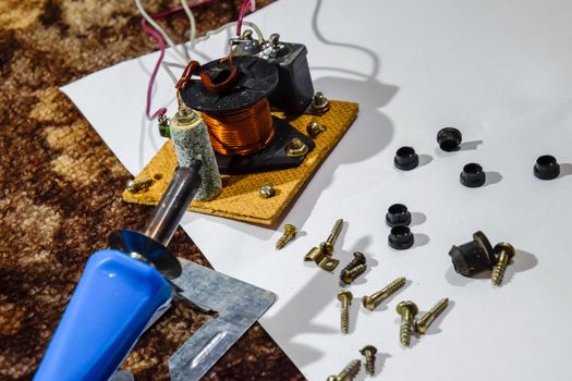 Acoustic filter in a music column. Electrical circuit of a magnetic coil, capacitor and resistance. Repair of acoustic dynamics, ration soldering wire on the speaker.