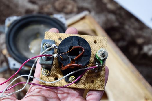 Acoustic filter in a music column. Electrical circuit of a magnetic coil, capacitor and resistance. Repair of acoustic dynamics, ration soldering wire on the speaker.