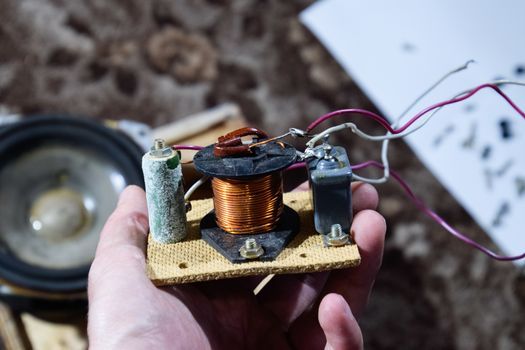 Acoustic filter in a music column. Electrical circuit of a magnetic coil, capacitor and resistance. Repair of acoustic dynamics, ration soldering wire on the speaker.