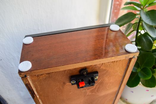 The back of the speakers. Terminals for attaching speaker wires to the speaker. Column speaker 15AS-208. Vintage Soviet bookshelf acoustics.