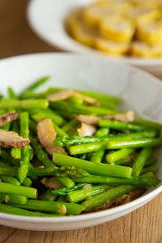 stir fried of asparagus with mushroom