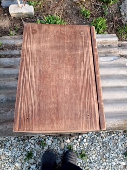 Case of the Acoustic vintage system amphiton 35ac-018 during restoration. Grinding and painting.