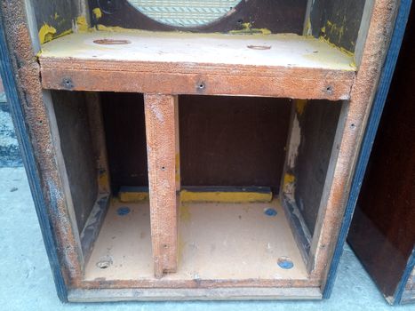 Cases from speakers Symphony 2. Retro acoustics of the 1960s.