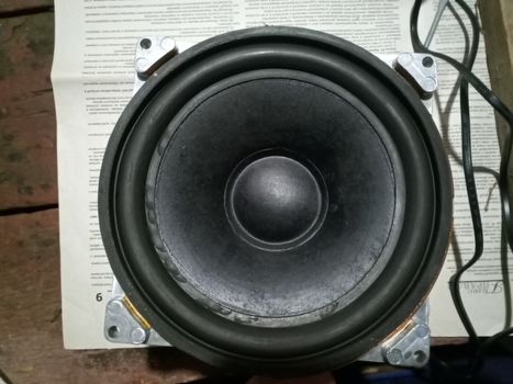 Repair of acoustic dynamics, ration soldering wire on the speaker. Nickel cobalt speaker 25gd-26
