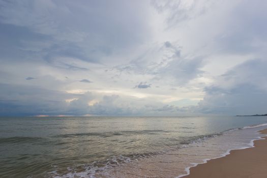 Cha um beach and the sea before raining