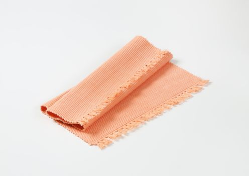 Light salmon cotton table mat with fringe