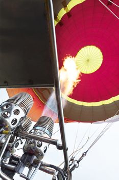 The balloon is blown inflate with fire from the torch, a long flame tongue.