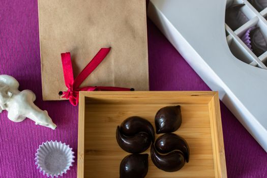 Natural and healthy home-made chocolates. Original and delicious gift for Valentine's Day or other holidays