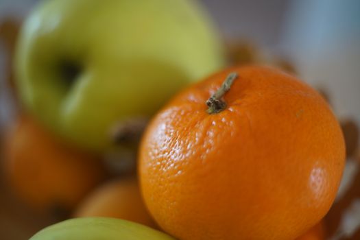 immagine con mele e arance