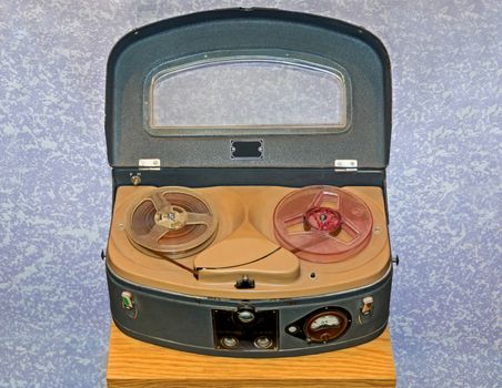 Old Soviet reporter's portable boombox 1950 release.
