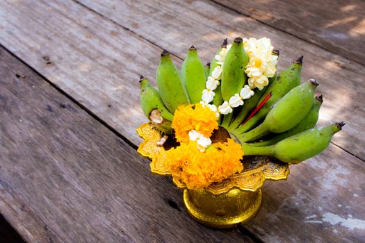 Flower garlands and banana on pedestal tray