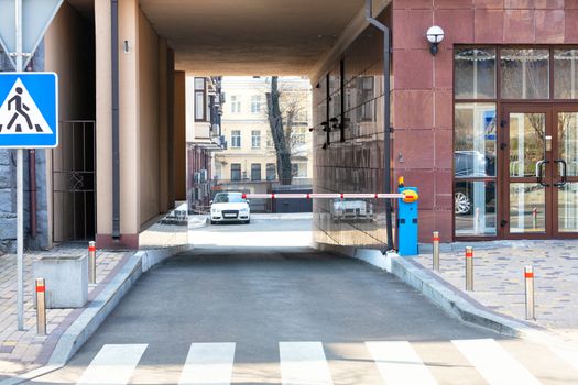 An automatic barrier for arched entry into the courtyard of the building serves as a guard of parking spaces for cars of residents of the house.