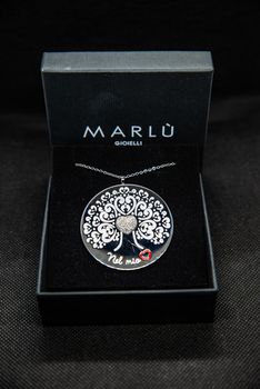 woman necklace with marlu pendant