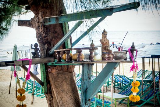 Worship platform of woman statue beckoning happy lot