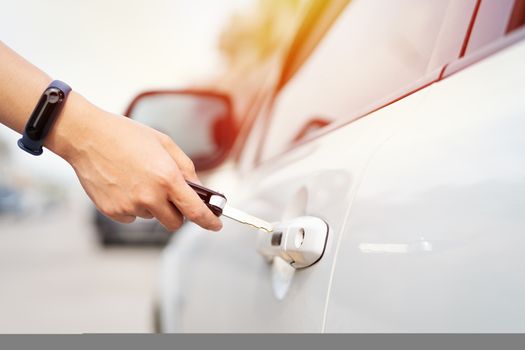car unlocks remote point to open the door