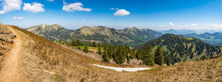 Fantastic mountain tour to the Siplingerkopf and Heidelbeerkopf from the Gunzesried valley in the Allgau Alps