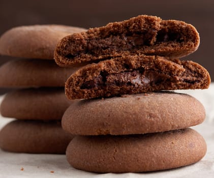 round chocolate chip cookies are stacked on a table, delicious dessert, close up