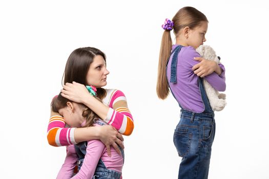 Mom scolds the eldest daughter who took the toy from the youngest