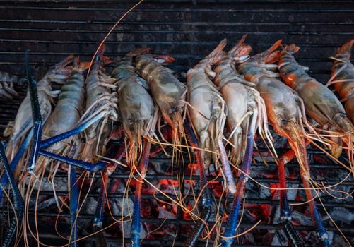 Cook the BBQ Seafood Prawns, Grilled river shrimp with Thai food.