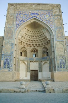 Arch in the form of a dome, subject to restoration. the ancient buildings of medieval Asia