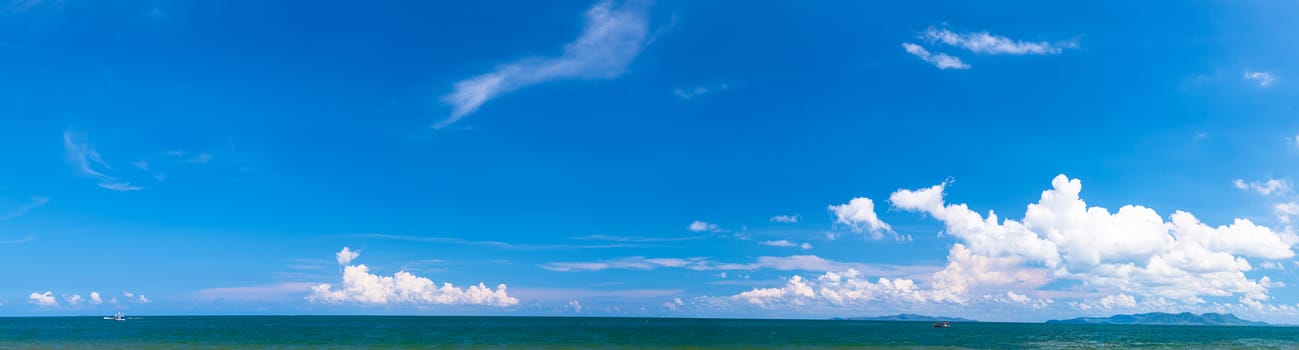 Panoramic beautiful seascape with blue sky and cloud on a sunny day