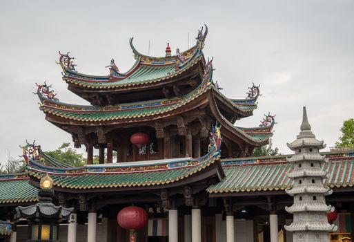 Detail of roof carvings on South Putuo or Nanputuo Temple