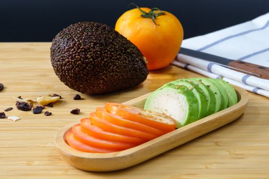Avocado and tomato slices were placed on a tray and sprinkle with oregano, Research shows that healthy.